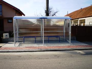 Nová autobusová zastávka v obci - otvori sa v novom okne Nová autobusová zastávka v obci - otvori sa v novom okne