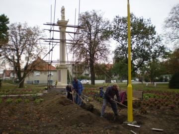Práce pri osvetlení sochy Panny Márie - otvori sa v novom okne Práce pri osvetlení sochy Panny Márie - otvori sa v novom okne