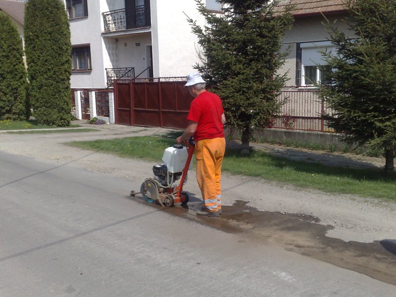 Fotogaléria Oprava ciest v našej obci (4) Oprava ciest v našej obci