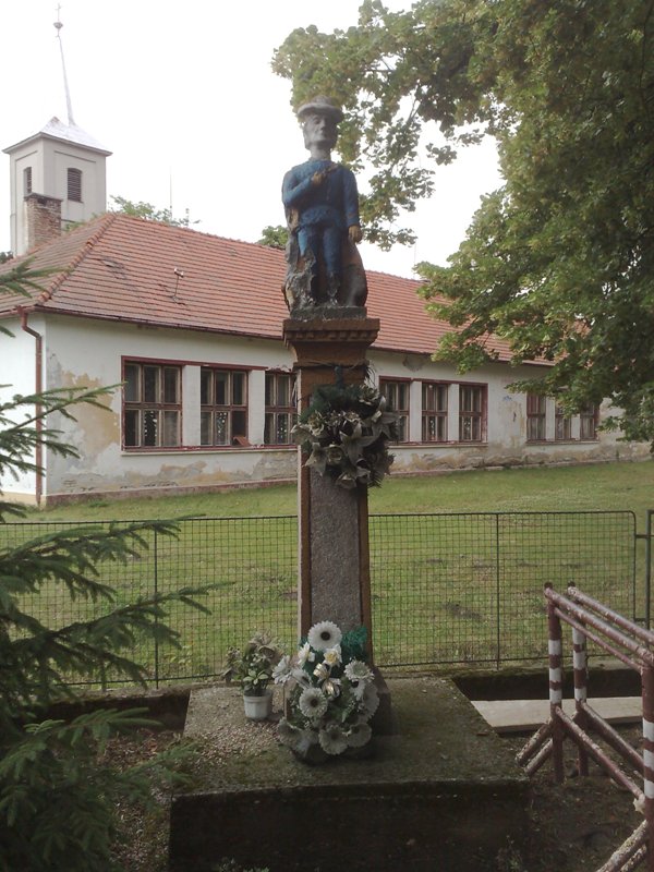 Fotogaléria Rekonštruovanie sôch v obci (40) Rekonštruovanie sôch v obci